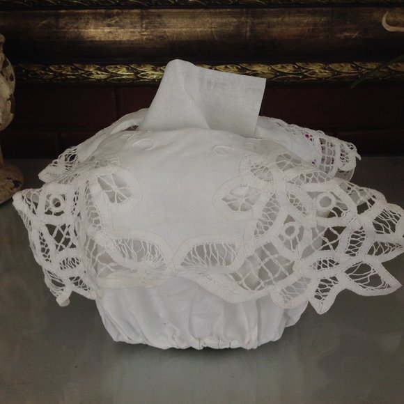Delicately Designed Battenburg Lace Kleenex Box Cover - Picture 2 of 4